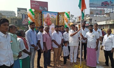 தேசபக்தி இளைஞர் மன்றம் சார்பில் கொடியேற்றிய அப்புபால் பாலாஜி!