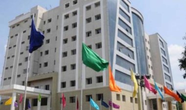 அரசியல்வாதியின் மனைவி, கமிஷனர் ஆபிஸ் முன் தற்கொலை முயற்சி!