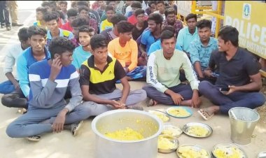 மாணவர் விடுதியில் தரமற்ற உணவு! தர்ணா!!