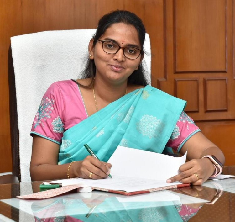 திருவாரூர் மாவட்ட ஆட்சியர் சாருஸ்ரீ பொறுப்பேற்றுக் கொண்டார்!