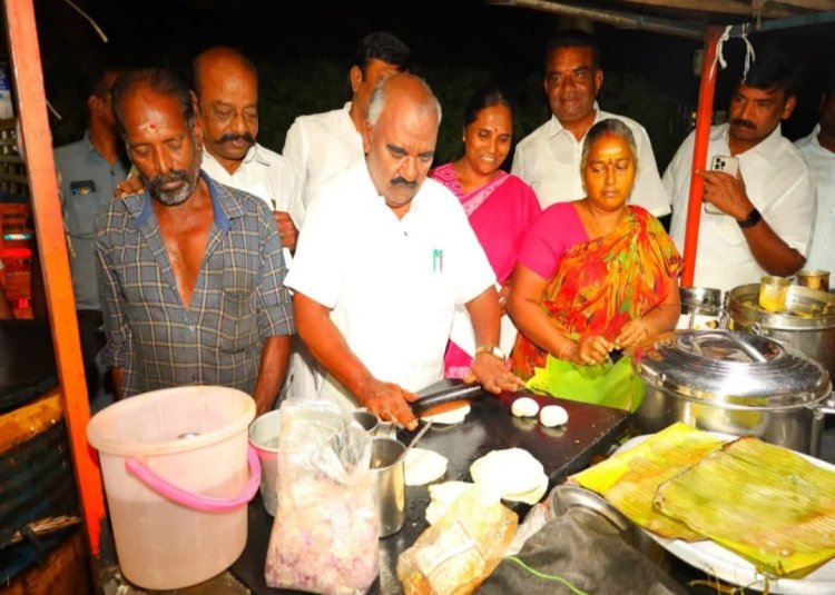பரோட்டோ போடும் அமைச்சர்கள்! எடப்பாடி பழனிச்சாமி கிண்டல்!