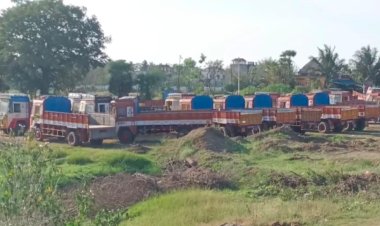 "புரோக்கர்களின் பிடியில் அரசு அதிகாரிகள்! லாரிகள் ஓடாததால் நெல் மூட்டைகள் தேக்கம்!