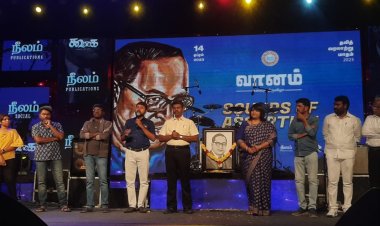 கோவையில் பா.ரஞ்சித்! அம்பேத்கர் நினைவு பரிசு வழங்கினார்!