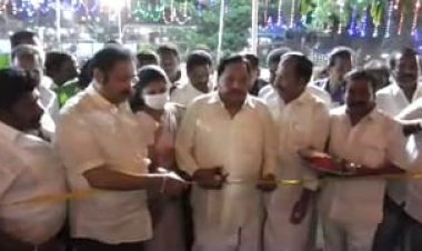 பொருட்காட்சி தாஜ்மகாலை ரசித்துப் பார்த்த அமைச்சர் துரைமுருகன்!