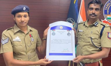 பெண் காவலரை வாழ்த்திய டிஐஜி!