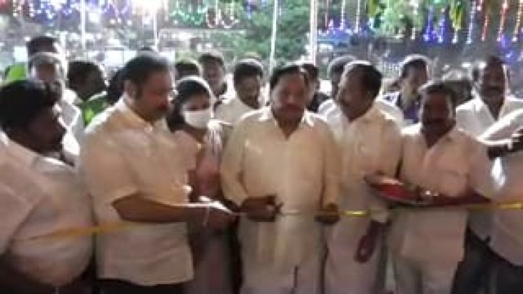 பொருட்காட்சி தாஜ்மகாலை ரசித்துப் பார்த்த அமைச்சர் துரைமுருகன்!