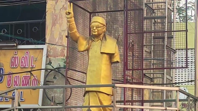 எம் .ஜி. ஆர் சிலையின் கை உடைப்பு பதற்றம்!