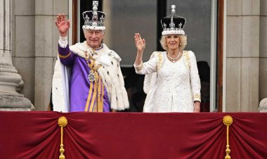 தங்க சாரட்டில் சார்லஸ் மன்னர்! மக்கள் கோஷங்கள் முழங்க பதவி ஏற்றுக் கொண்டனர்!