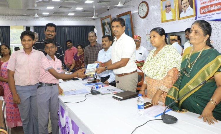 ரஷ்ய விண்வெளி ஆராய்ச்சி மையத்தினை பார்வையிடவுள்ள மாணவர்களை ஆட்சியர் வாழ்த்தினார்!