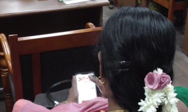 விவசாயிகள் குறைதீர்வு கூட்டத்தில் சமையல் வீடியோ பார்த்த பெண் அதிகாரிகள்! ஆட்சியர் அறிவுறையை அலட்சியம் செய்தனர்!