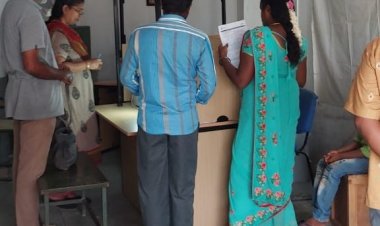 ஆதார் சேவை மையத்தில் அடாவடி பெண் பணியாளர்!