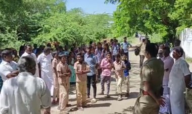 பள்ளிக்கு விடுமுறை எடுத்து வந்து  பஸ்சுக்காக போராடிய மாணாக்கர்!