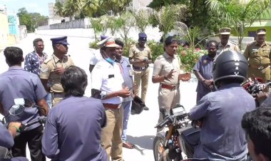 ஹெல்மெட்டோடு குவிந்த இரு சக்கர மெக்கானிக்குகள்!