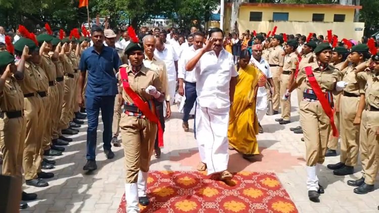 குடும்பத்தை வழி நடத்த பெண்மணியால் மட்டுமே முடியும்! மகளிர் கல்லூரி விழாவில் அமைச்சர் ஆர்.காந்தி பேச்சு!