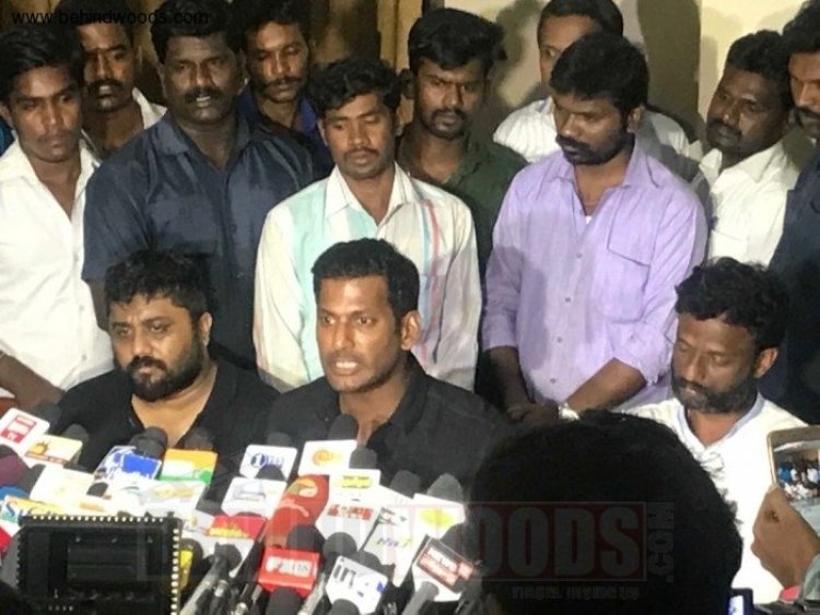 அரசியல்வாதிகள் நடிகர்களாகும் போது? விஷால் விளாசல்!