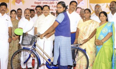 இலவச மிதிவண்டி திட்டத்தை கொண்டு வந்தது திமுகவா? அதிமுகவா?