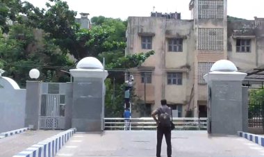 கலெக்டர் ஆபிசில் களவு போன முப்பது வாகனங்கள்! குறட்டைவிடும் சத்துவாச்சாரி போலிசார்!!