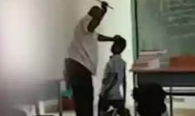 ஆசிரியரை செருப்பால் அடித்த மாணவனின் உறவினர்கள்!