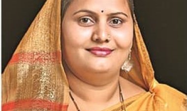 பெண் எம்.எல்.ஏ. வை கத்தியால் குத்திய வாலிபர்!