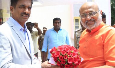 ஆளுநரை வரவேற்ற கலெக்டர்!