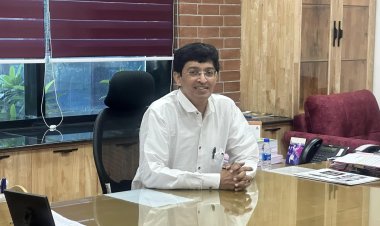 எங்கெல்லாம் பணம் வாங்குகிறீர்கள் லைவ் டிவியில் சொல்லட்டுமா? அரசியல்வாதிகளை தெறிக்கவிட்ட ஐ.ஏ.எஸ். ஆபிசர்!