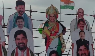 டேய் உங்களுக்கு அளவேயில்லையா? பாரத மாதா போலச் சோனியா காந்தியை சித்தரித்து கட் அவுட்!