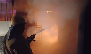 பயங்கர தீ விபத்து! 20 லட்சம் நாசம்:- பத்து பேர் உயிர்தப்பினர்!