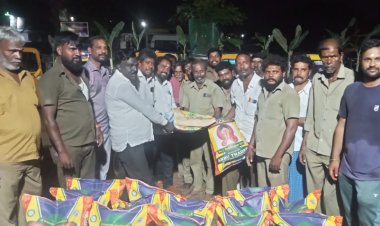 ஆயுத பூஜையில் ஆட்டோகாரர்களின் குத்தாட்டம்!