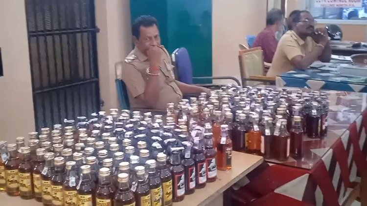 டாஸ்மாக் சரக்கு விற்ற கிழவிகளை பிடித்து சாதனை!