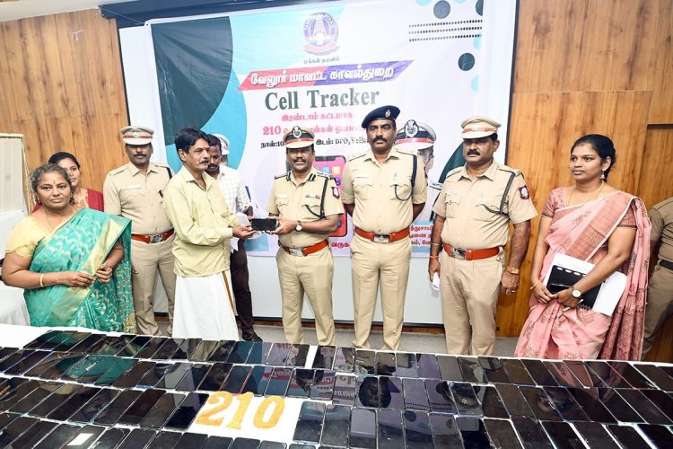 210 செல்போன்கள் கண்டுபிடிக்கப்பட்டு உரியவர்களிடம் ஒப்படைத்த டி.ஐஜி!