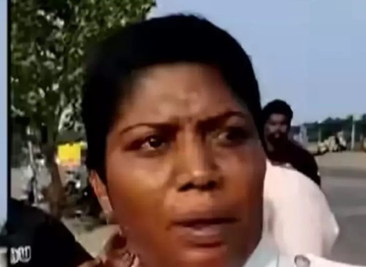 பெண் போலிசை "சாரி" கேட்க வைத்த லாரி ஓட்டுநர்!