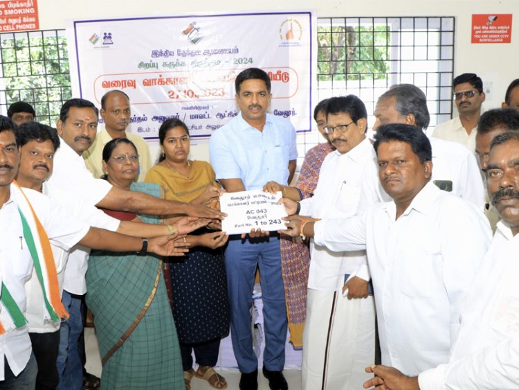 12,57,316 பேர் மொத்த வாக்காளர்கள்:- பட்டியலை ஆட்சியர் குமாரவேல் பாண்டியன் வெளியிட்டார்!