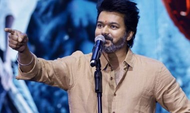   நீங்க ஆணையிடுங்க நான் செய்கிறேன்" ரசிகர்கள் மத்தியில் நடிகர் விஜய் அரசியல் டச்!