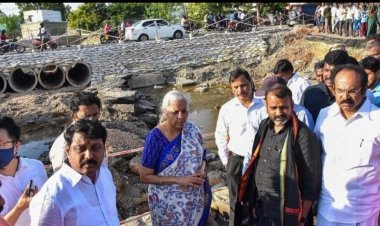 அமைச்சர் நிர்மலா சீதாராமன்!  120 கிலோ மீட்டர் தரைவழியாக பயணித்து ஆய்வு! உடனடியாக உதவ வங்கிகளுக்கு உத்தரவு! சுனாமிக்கே பேரிடர் அறிவிக்கவில்லை என பதில்!