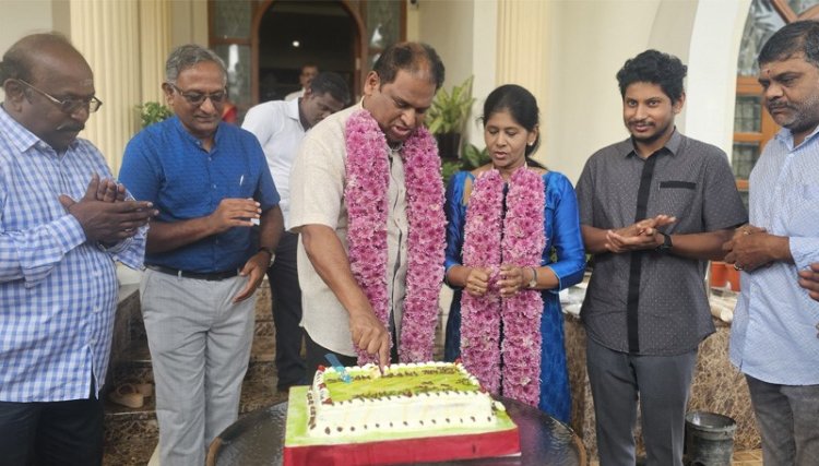 நறுவீ மருத்துவமனை சார்பில் கல்வி உதவித் தொகை! நிறுவனர் பிறந்த நாளை யொட்டி வழங்கல்!