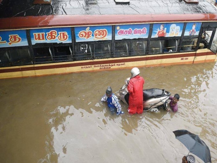 நீரில் மூழ்கிய வாகனங்களை சீர் செய்ய 3லட்சம் எஸ். எம் .எஸ்.!