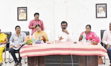 பொதுமக்களுக்கான சேவைகள் தங்கு தடையின்றி செயல்பட உறுதிப்படுத்த வேண்டும்! அதிகாரிகளுக்கு ஆட்சியர் அட்வைஸ்!