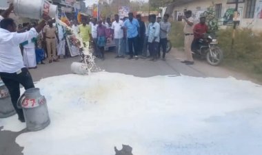 லோ வோல்டேஜ் பாதிப்பு:- கெட்டுபோன பாலை தரையில் ஊற்றி போராட்டம்!