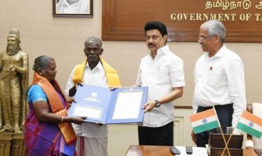 உயிரை பணயம் வைத்து ரயில் விபத்தை தடுத்த முதியவர்களுக்கு ரூ.5 லட்சம் வழங்கி முதலமைச்சர் பாராட்டு!