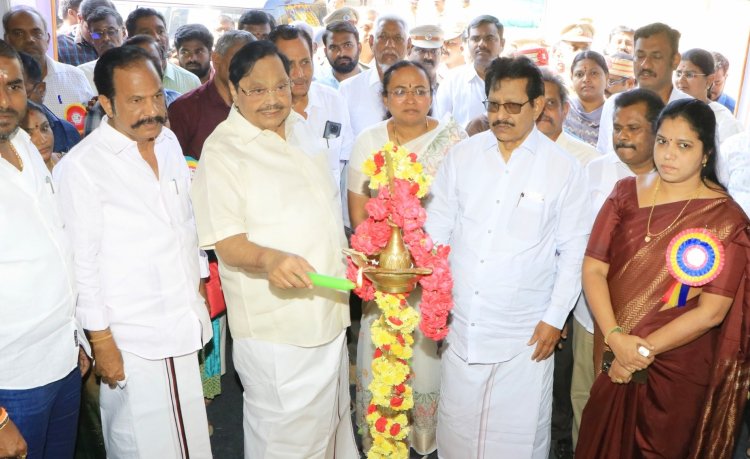வேலூரில் மாபெரும் புத்தகக்கண்காட்சி தமிழக நீர் வளத்துறை அமைச்சர் துரைமுருகன் திறந்து வைத்தார்!