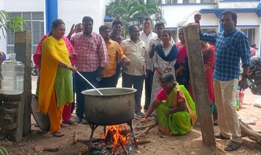 கிச்சனாக மாறிய ஆட்சியர் அலுவலகம்!