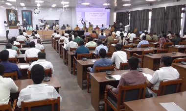 கட்சிக் கொடிகளை காரில் கட்டிக்கொண்டு செல்லக்கூடாது!