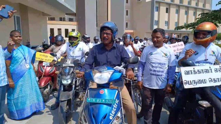 டூ வீலர் ஓட்டி ரொம்ப நாள் ஆகிவிட்டது! உட்கார்ந்து கொள்கிறேன் படம் பிடித்துக்கொள்ளுங்களேன்! கலெக்டர் ரிக்கொவஸ்ட்!