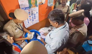 மொட்டை மாடியில் வீசப்பட்டிருந்த பணக்கட்டுகள்!