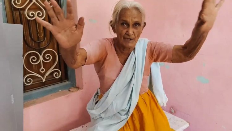 ஆட்சியர் முன்னிலையில் தபால் வாக்கு செலுத்திய 85 வயது மூதாட்டி மகிழ்ச்சி!