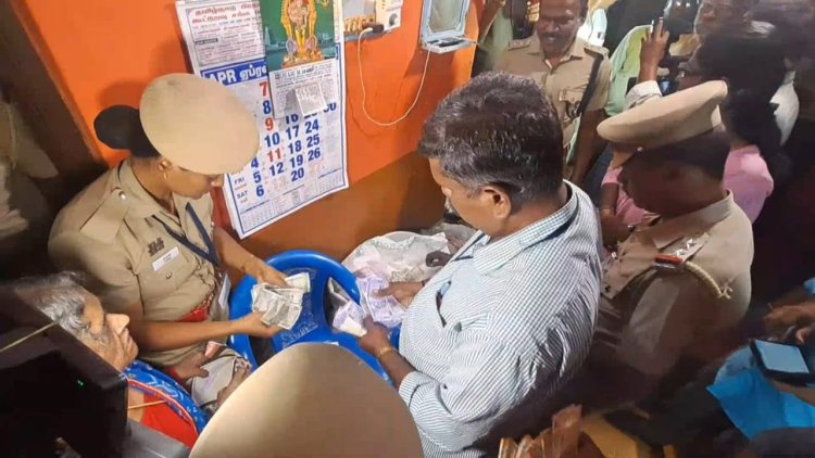 மொட்டை மாடியில் வீசப்பட்டிருந்த பணக்கட்டுகள்!