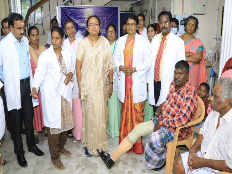 அரசு மருத்துவமனையில் ஆட்சியர்!