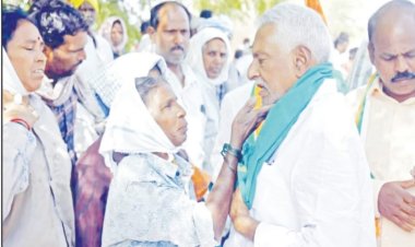 தாமரைக்கு ஓட்டு போடுவேன் என்ற பெண்ணுக்கு பளார் விட்ட காங்கிரஸ் வேட்பாளர்!