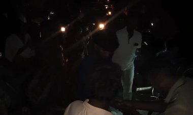 புகார் தாரர்களை அசிங்கமாக பேசும் மின்வாரிய ஊழியர்கள் !சாலை மறியல் பரபரப்பு!!