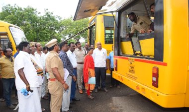 துரு பிடித்த பள்ளி பேருந்து கதவு! தகுதி நீக்கம் செய்த வட்டார போக்குவரத்து அலுவலர்